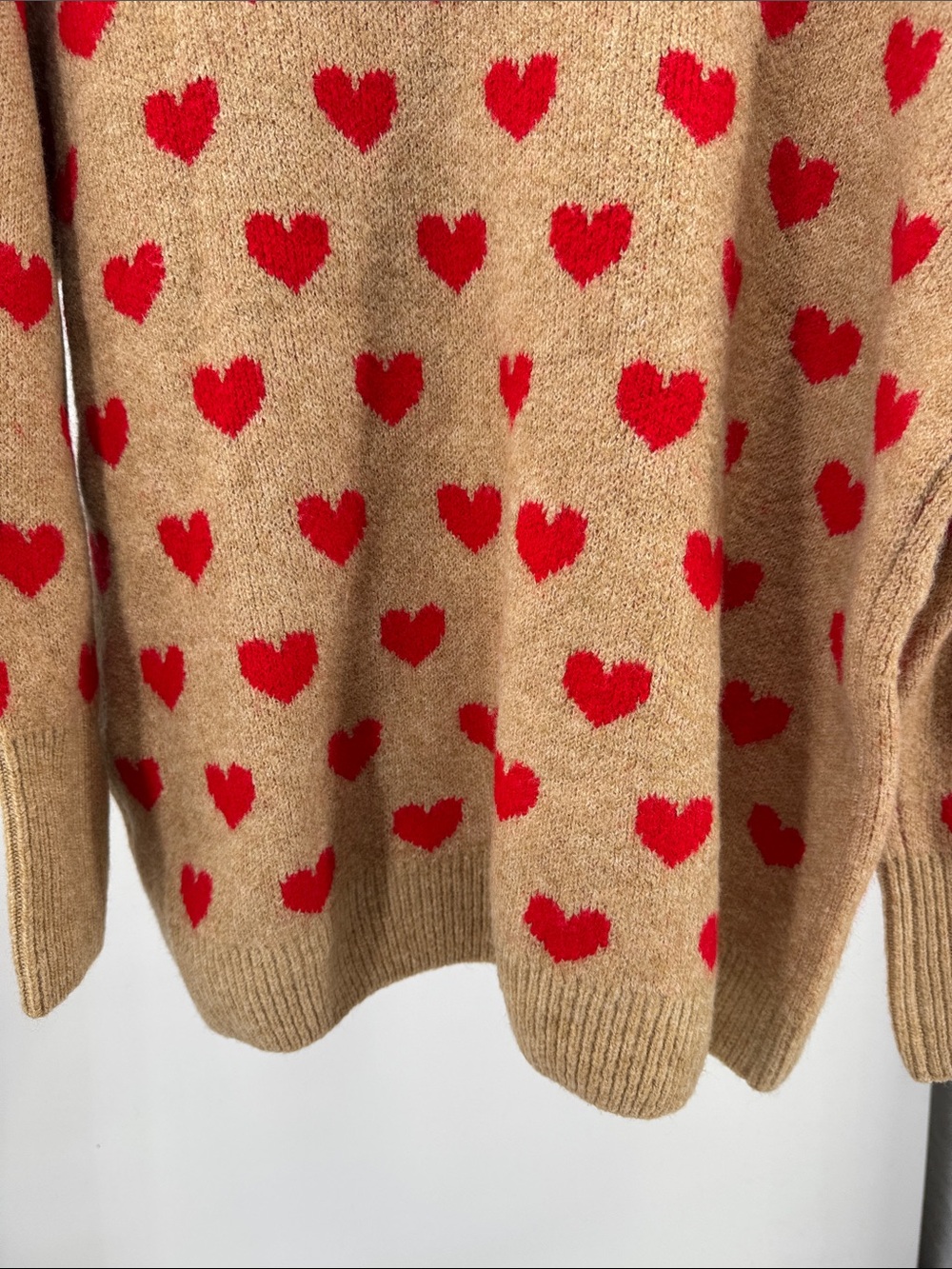 Vince Camuto Beige Crewneck Sweater Red Heart Motif M oversized casual winter - Picture 4 of 11